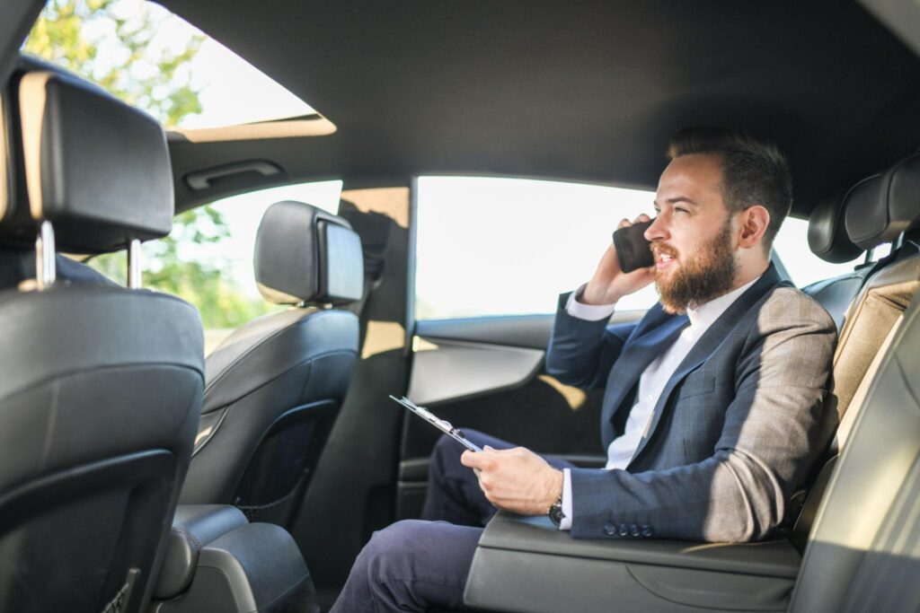 Disposición de vehículo con conductor por horas en Asturias